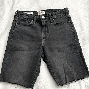 Super cute Bermuda shorts dark grey